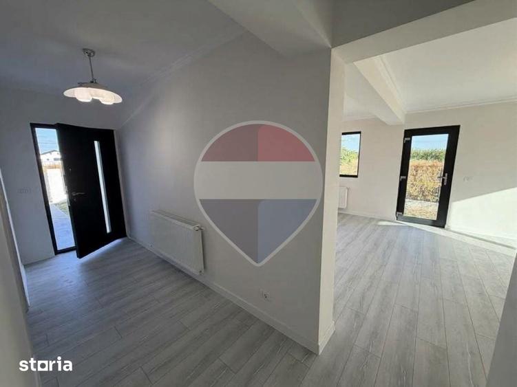 Casă cu 4 camere cu Teren 497 Mp în Câmpineanca