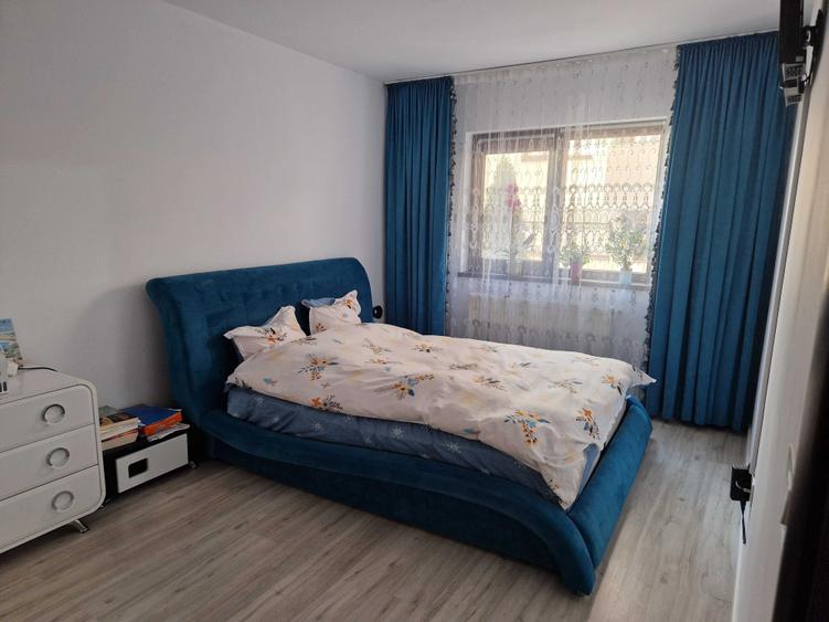 Apartament cu 3 camere decomandat în Valea Lupului