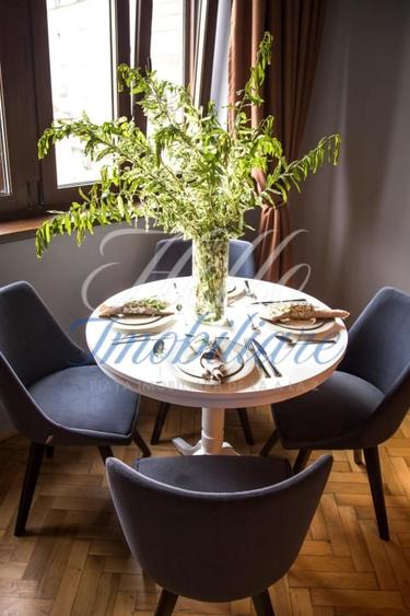 Apartament cu 3 camere semidecomandat, mobilat în Central