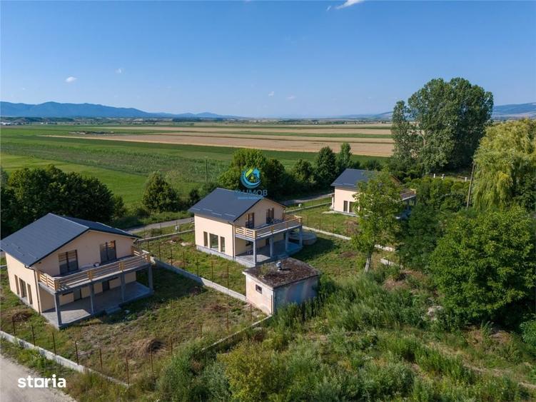 Casă cu 4 camere cu Teren 680 Mp în Hălchiu