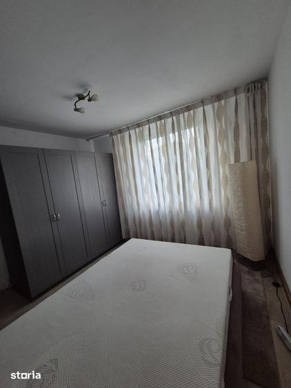 Apartament cu 3 camere decomandat în Tei