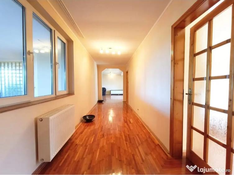 Casă cu 7 camere în Central