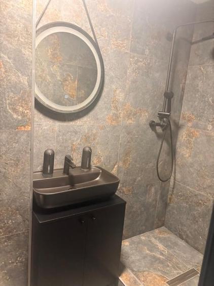 Casă individuală cu 5 camere cu Teren 180 Mp în Rahova