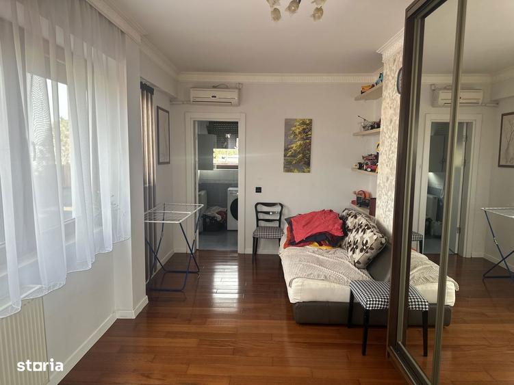 Apartament cu 4 camere, mobilat în Titan