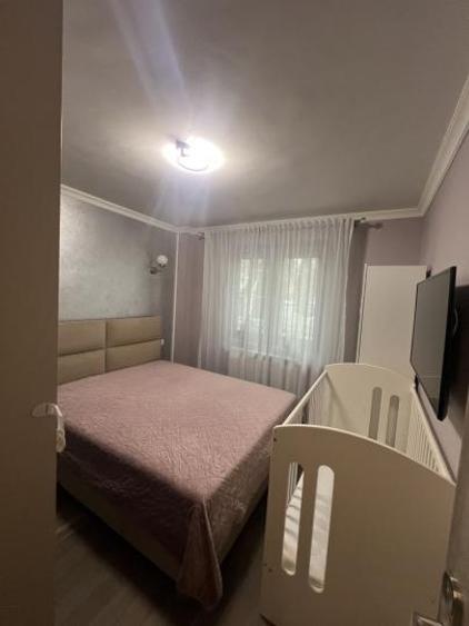 Apartament cu 2 camere semidecomandat, mobilat în Tei