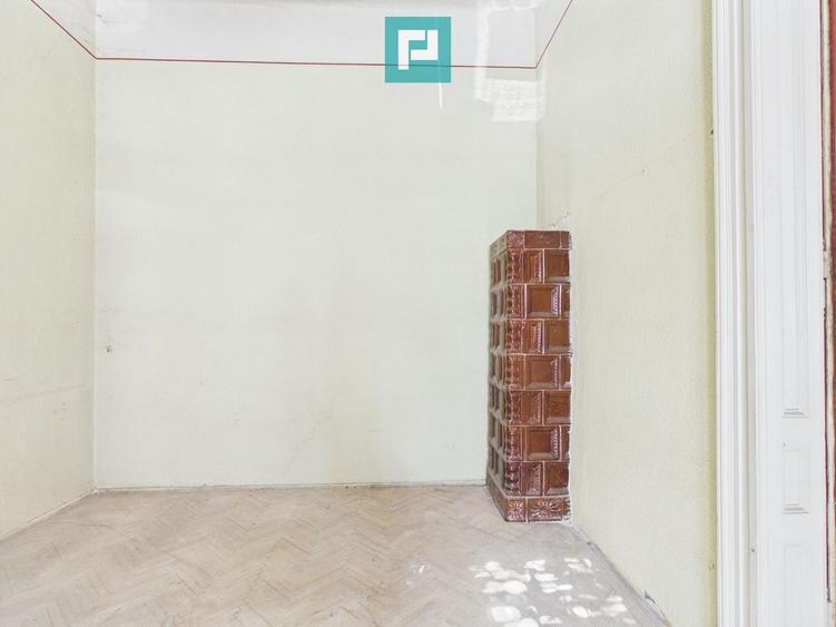 Casă individuală cu 15 camere cu Canalizare în Central