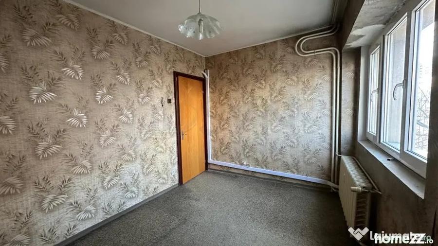 Apartament cu 3 camere decomandat în 1 Mai