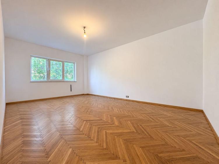 Apartament cu 3 camere decomandat în Lipovei