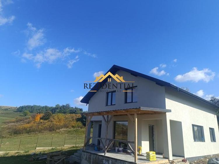 Casă individuală cu 7 camere cu Canalizare în Cătămărești