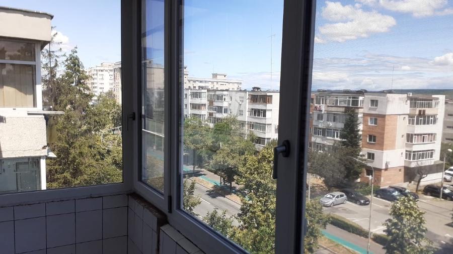 Apartament cu 3 camere decomandat în Prundu