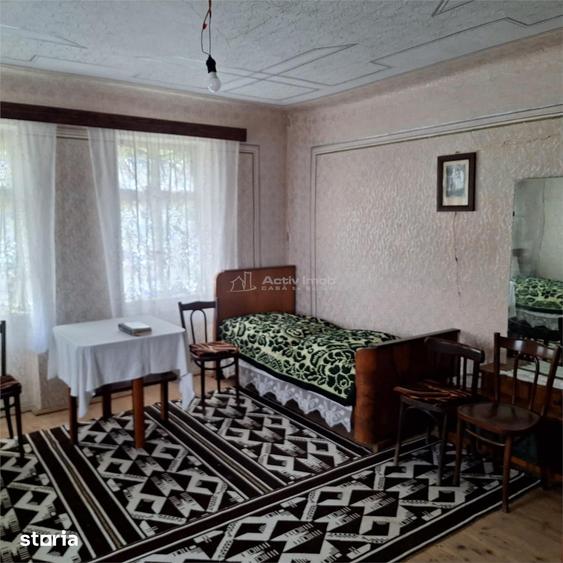 Casă cu 4 camere cu Teren 4636 Mp în Central