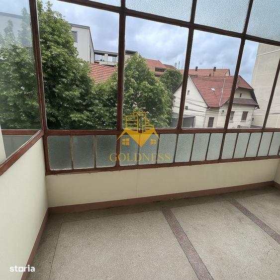 Apartament cu 3 camere semidecomandat în Horea