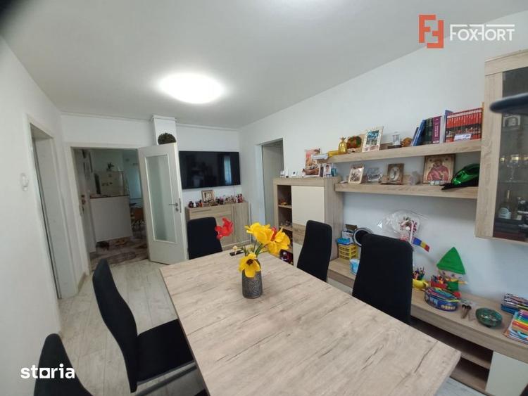 Apartament cu 4 camere semidecomandat, mobilat în Lipovei