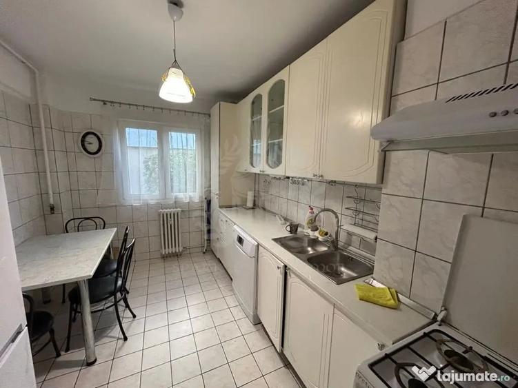 Apartament cu 4 camere decomandat în Malu Roșu