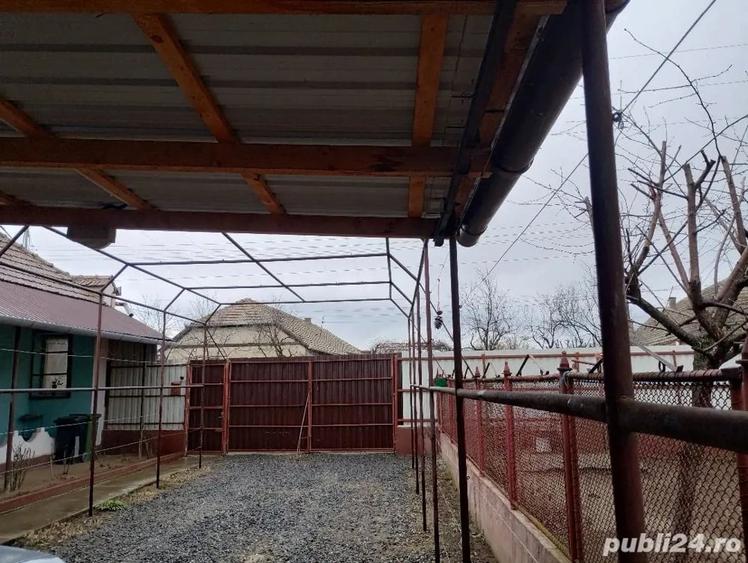 Casă cu 3 camere cu Teren 1200 Mp în Carani