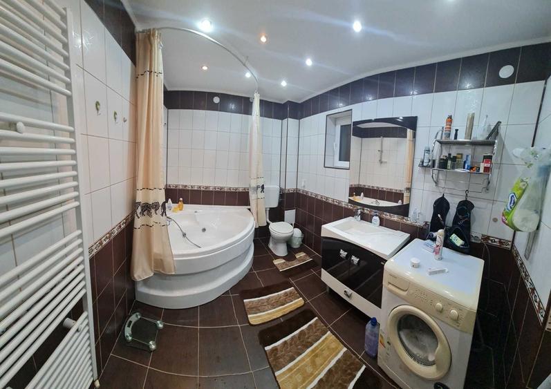 Casă cu 4 camere în Central