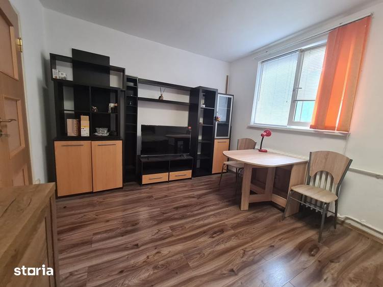 Garsonieră decomandată, mobilată în Tei