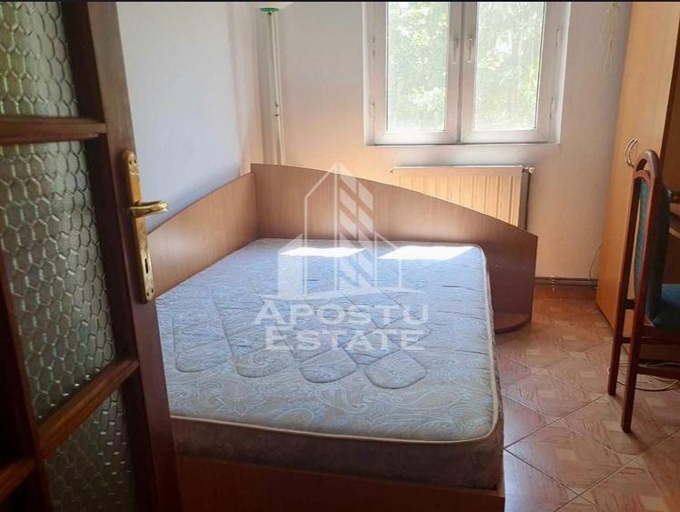 Apartament cu 3 camere decomandat în Torontalului