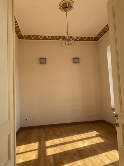 Birou, de 530 mp, în Armeneasca