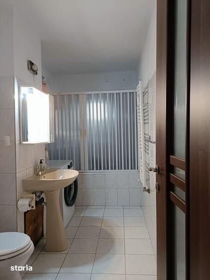 De vanzare apartament cu 3 camere - 5