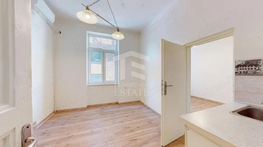 Apartament cu 4 camere decomandat în Ultracentral