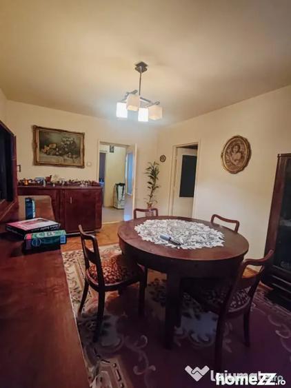 Apartament cu 4 camere decomandat în Central