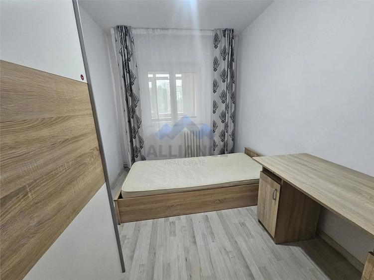 Apartament cu 3 camere decomandat în Filiași