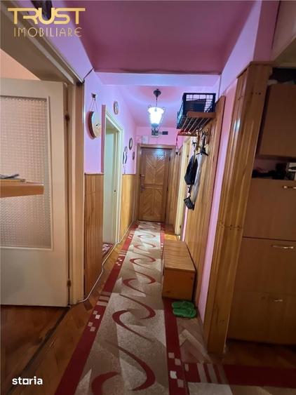 Apartament cu 3 camere decomandat în Central