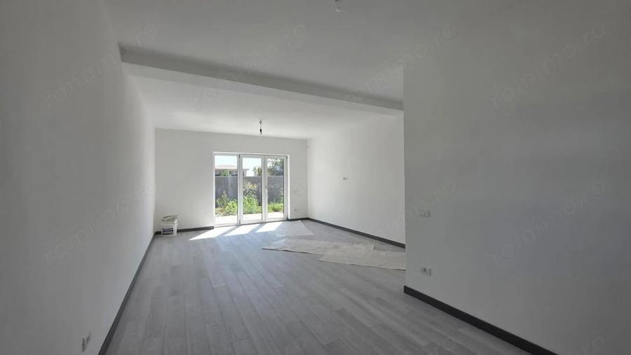 Casă cu 3 camere cu Teren 225 Mp în Dumbrăvița