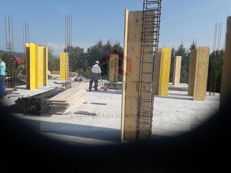 Casă individuală cu 20 camere cu Canalizare în Nord