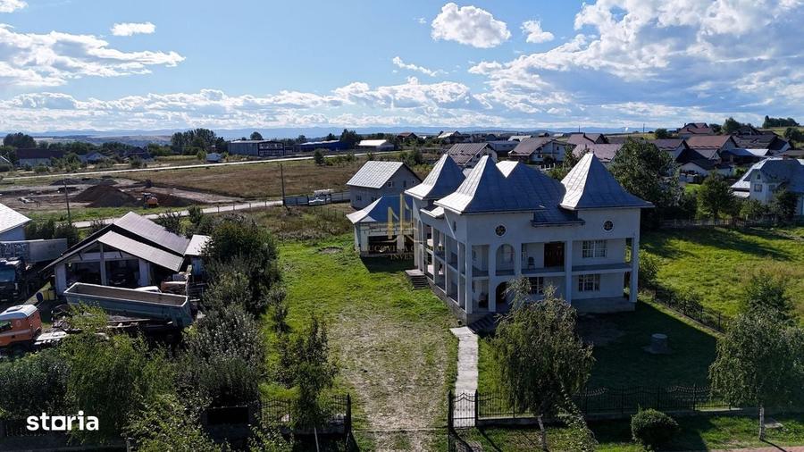 Casă cu 4 camere cu Teren 1700 Mp în Dărmănești