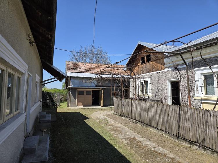 Casă cu 4 camere în Gura Foii