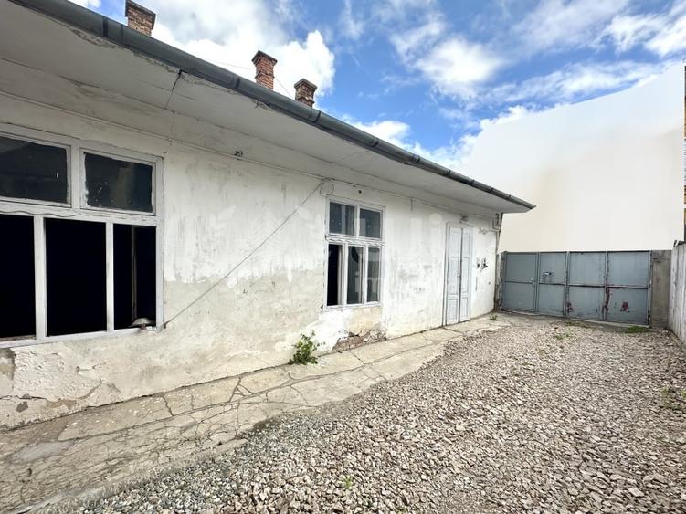 Casă cu 3 camere cu Canalizare în Central