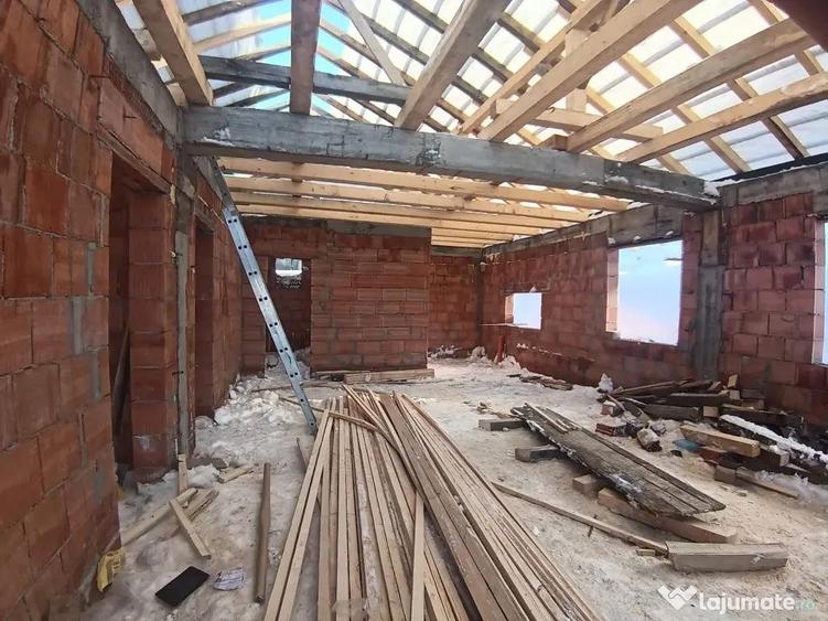 Casă cu 2 camere cu Teren 500 Mp în Central