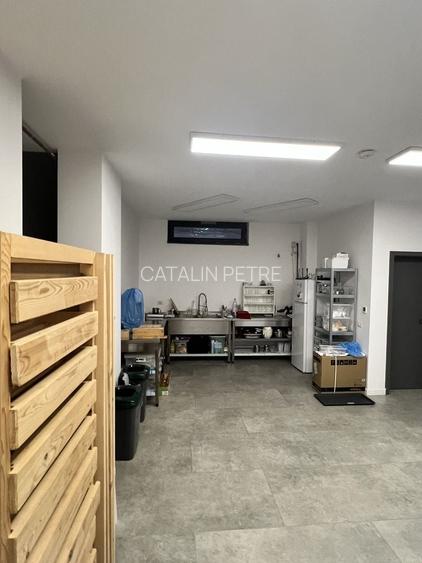 Spatiu comercial 45mp - metrou Aparatorii Patriei