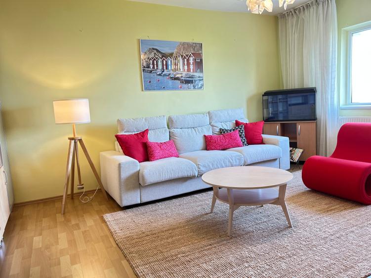 Apartament cu 3 camere decomandat în 13 Septembrie