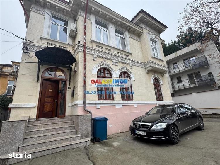 Apartament cu 4 camere în Centrul Civic