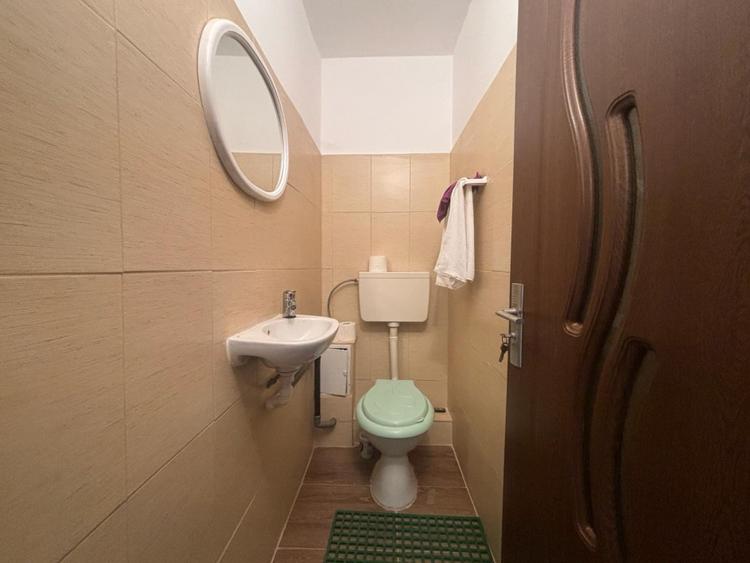 Apartament cu 3 camere decomandat, mobilat în Calea Moldovei