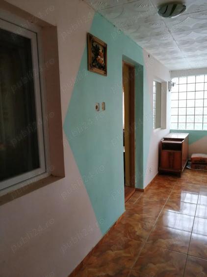 Casă cu 5 camere cu Teren 2500 Mp în Plopeni