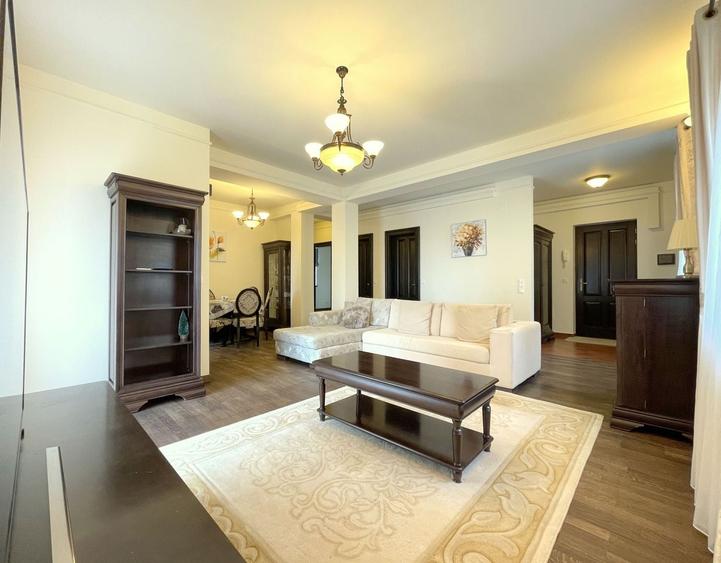 Apartament cu 3 camere semidecomandat, mobilat în Mircea cel Bătrân
