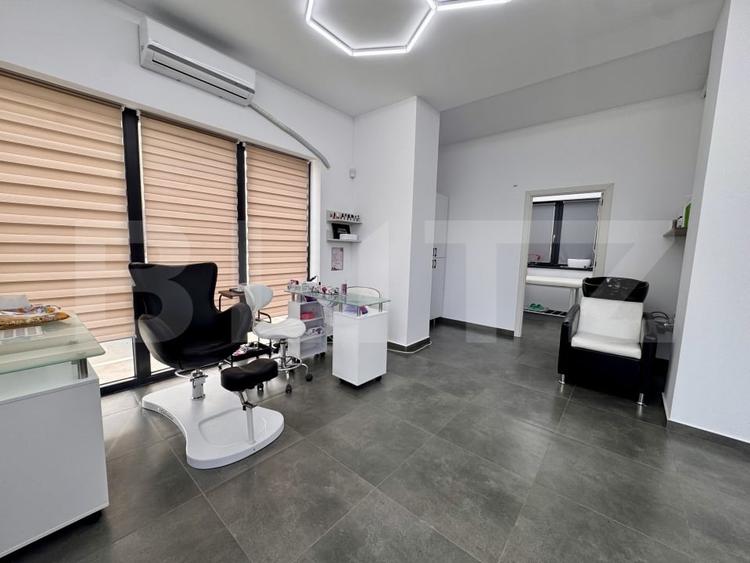 Spațiu comercial, de 51.200000762939 mp, în Exterior Est