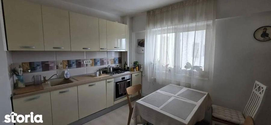 Apartament cu 3 camere decomandat, mobilat în Băneasa