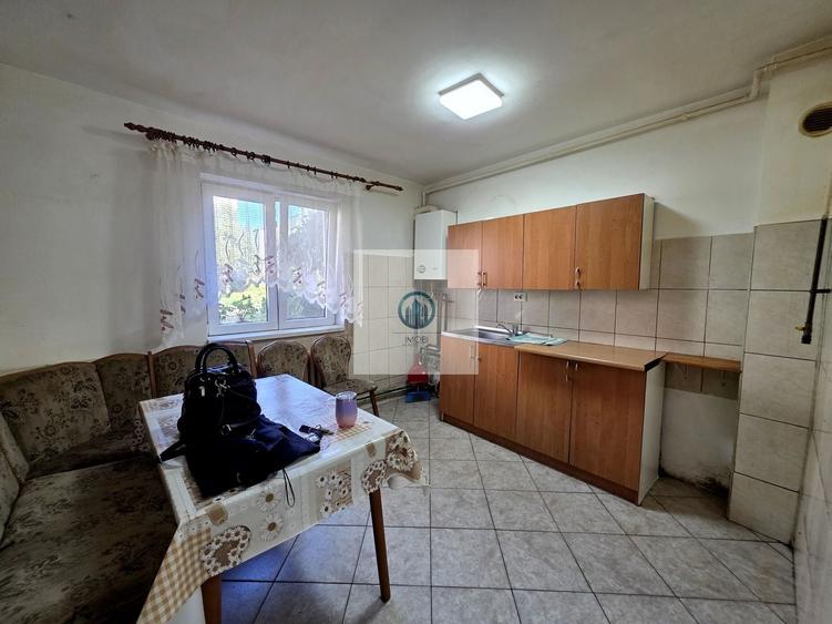 Apartament cu 2 camere semidecomandat în Gojdu