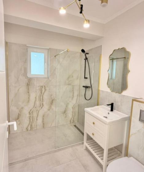 Apartament cu 3 camere decomandat în Florești