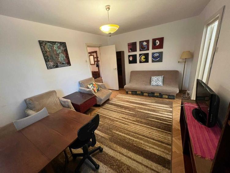Apartament cu 3 camere decomandat în Tătărași