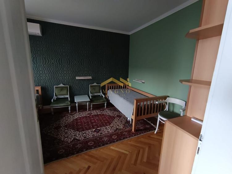 Apartament cu 3 camere decomandat, mobilat în Intim