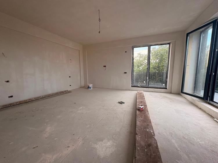Duplex cu 4 camere cu Canalizare în Străulești