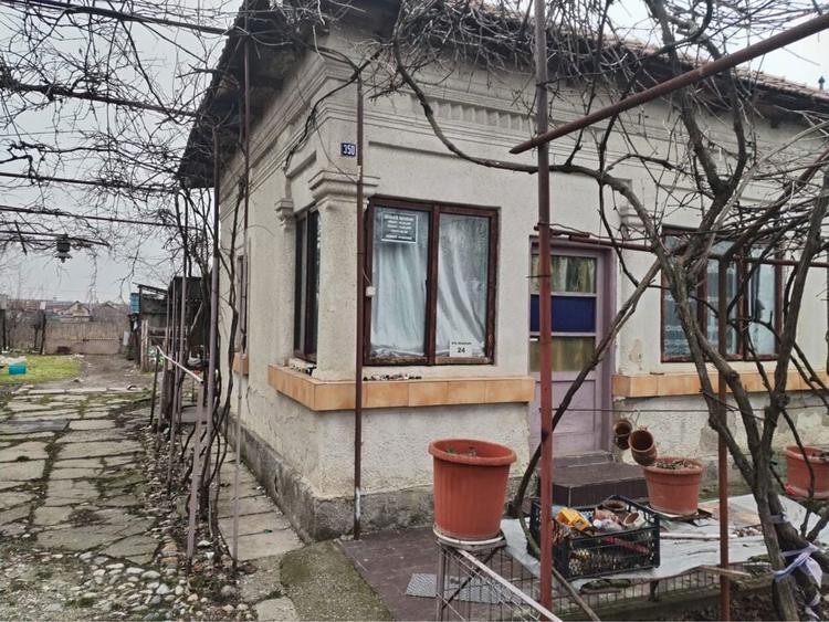 Casa de vanzare si teren - 2