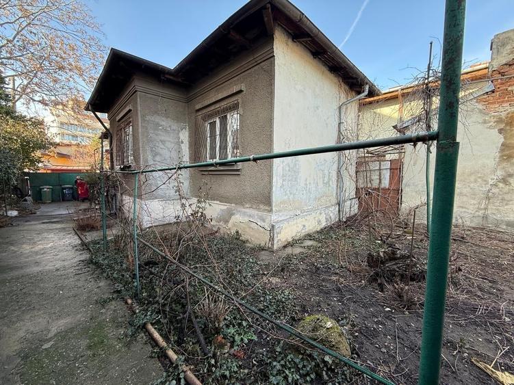 Casă individuală cu 4 camere cu Canalizare în 1 Mai