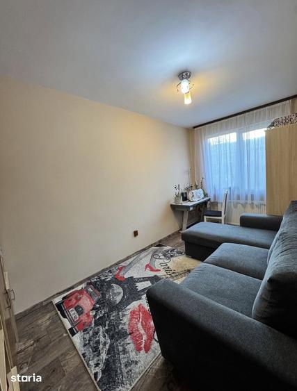Apartament cu 3 camere în Săsar